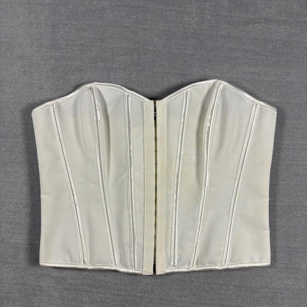White corset top with ribbon detail #corsettop